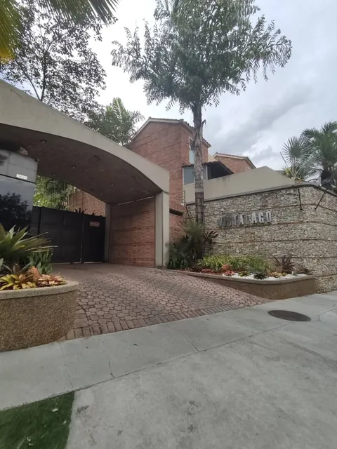 Townhouse En Venta Ubicado En Altos De Guataparo Conjunto Vistalago (plth-369)