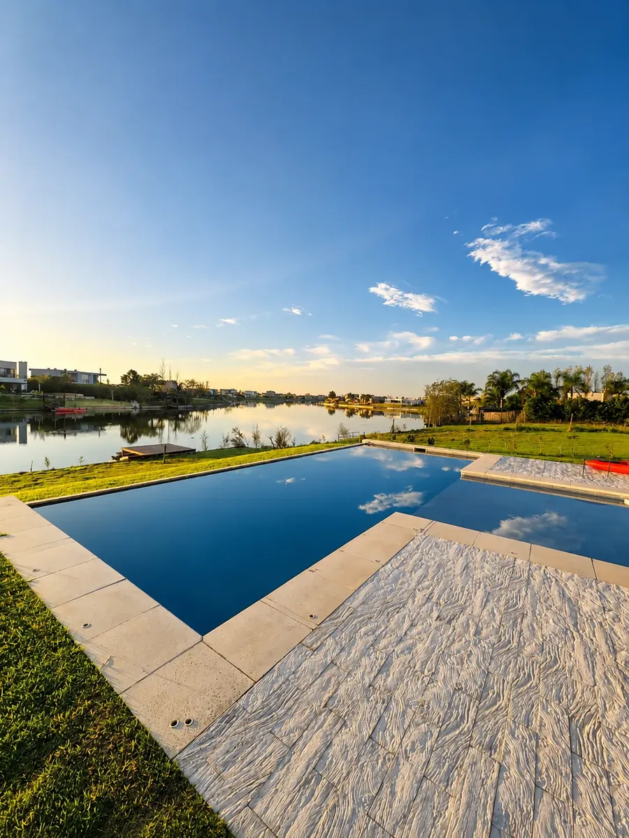 Alquiler Temporario  Casa Sobre Laguna Con Piscina Y Muelle Privado  San Sebastián