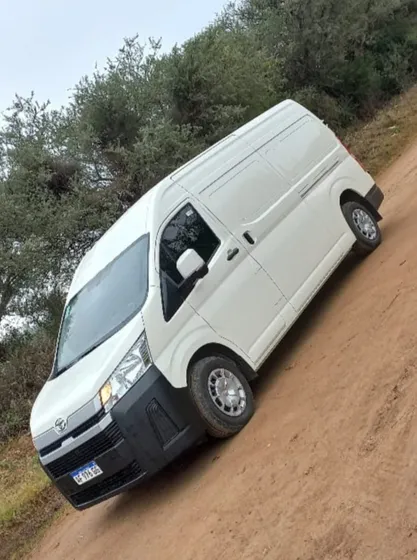 Toyota Hiace 2.8 Tdi Furgón 6at L2h2 3a 5p