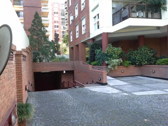 Dos(2) Cocheras En Venta En Acassuso, Calle Arenales, Entre Urquiza Y Jujuy - Edificio De Categoría - Ideal Inversión -