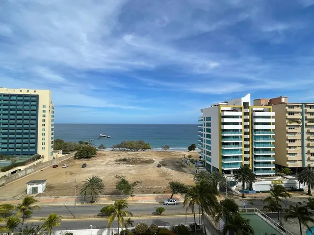 Playa Moreno, Av Aldonza Manrrique , Pampatar 