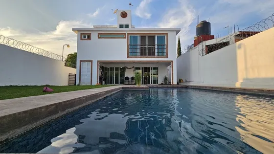 Casa En Venta En Fraccionamiento Vergeles De Oaxtepec, Morelos.