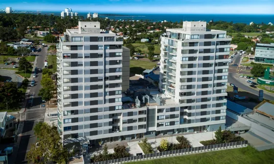 Apartamentos En Torre Cardinal, Maldonado