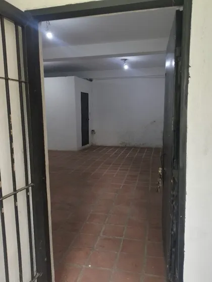 Se  Alquila Local, Calle Rivas De Guatire - Edo. Miranda 