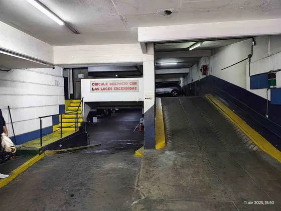 Venta Cochera Tribunales Pb Grande Fija Cubierta