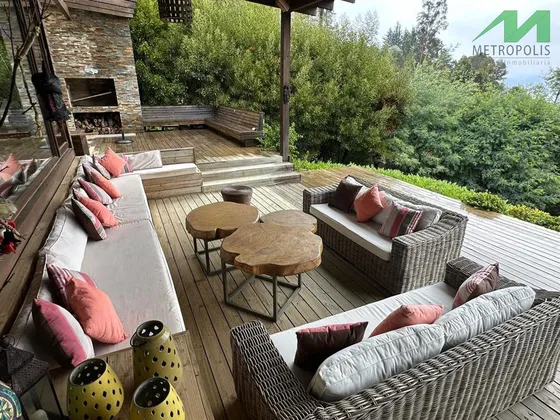 Casa En Venta De 6 Dorm. En Vichuquén