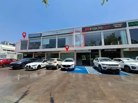 Arriendo Local Comercial En Strip Center Vitacura - 42 M2