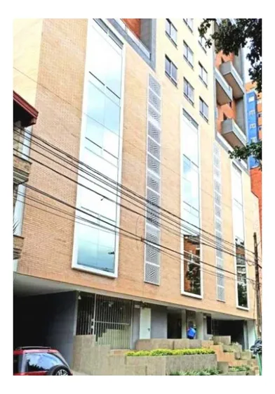 Se Alquila En Conquistadores  En Edificio   4 Plantas Para Oficinas