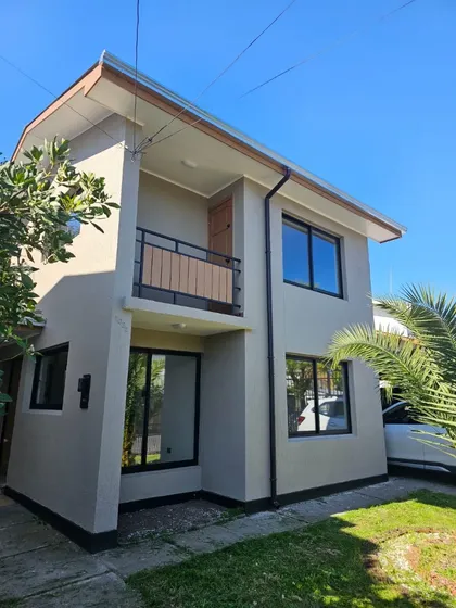 Amplia Casa En Arriendo Comercial 6 Estac. En Chillan