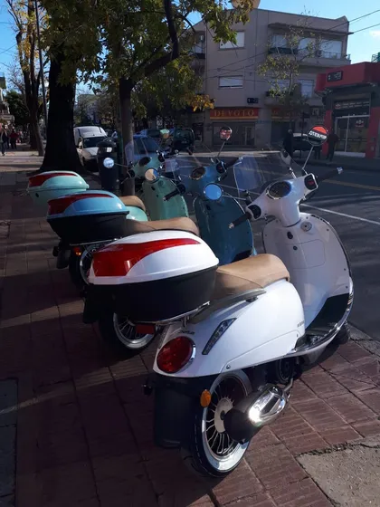 Beta Tempo Deluxe 150 Cc Scooter Vintage