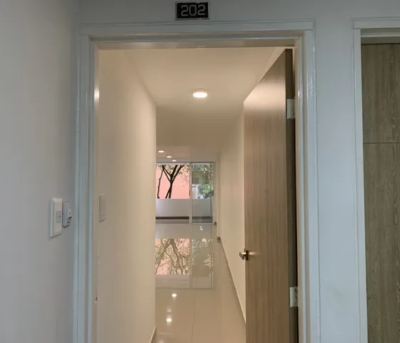 Cruz Real Estate Inmobiliaria, Vende Apto En Edificio Sector El Peñón Oeste.