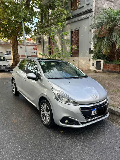 Peugeot 208 1.6 Feline Tiptronic