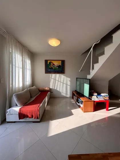 Condominio Fechado, 3 Quartos, 1 Suíte, 2 Vagas De Garagem.