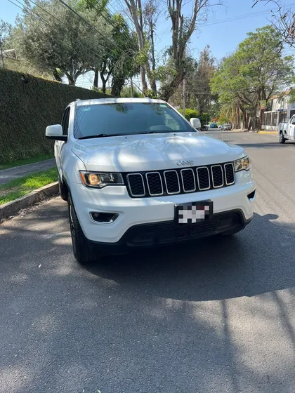 Jeep Grand Cherokee Laredo V6