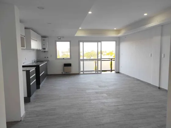 Departamento  En Venta En Quilmes Con Cochera 4 Ambientes