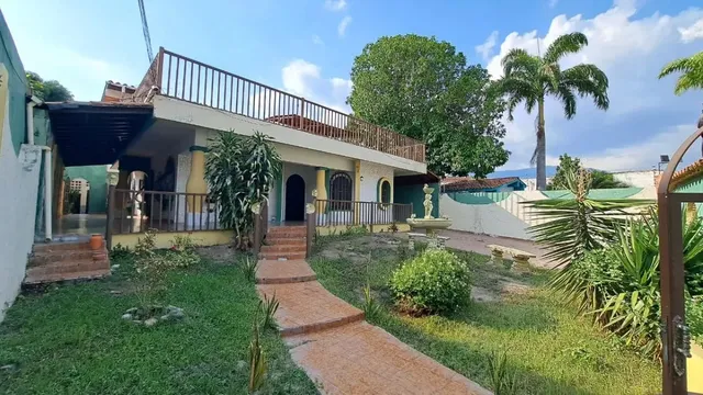 Negociable Amplia Quinta De 3 Niveles Mas Terraza En Calle Cerrada Maracay Jm