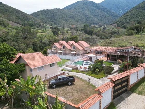 Se Vende Posada Con 3.600mt2 De Terreno, Y 5 Cabañas, En El Arenal, Mérida