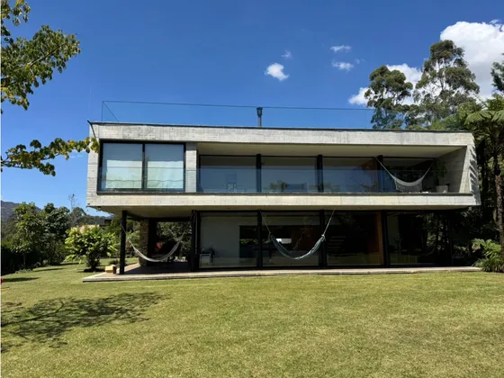 Venta De Moderna Casa Campestre En Rionegro