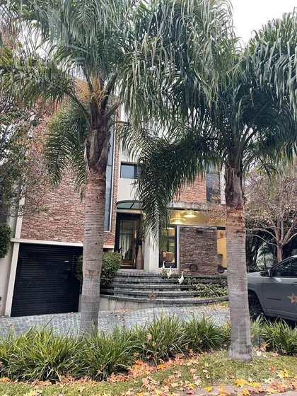 Casa 7 Ambientes En Venta Barrio Privado Barrancas De Guido- Quilmes