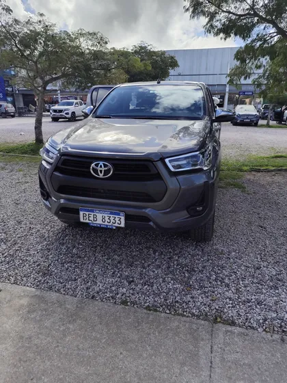Toyota Hilux 2.7 D.cab. Srv