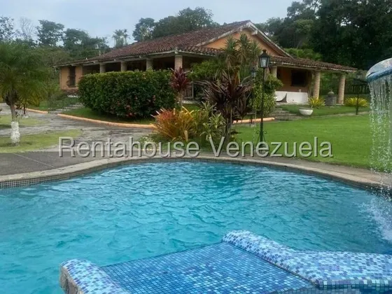 Casa Con Terreno En Excelente Conjunto Privado Con Vista Al Lago, El Mismo Cuenta Con 6 Habitaciones, 6 Banos, 10 Puestos De Estacionamiento, Casa Principal Con Cocina, Sala Comedor, Lavandero 