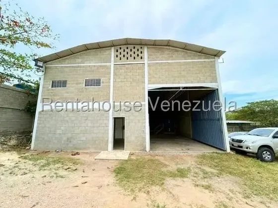 Galpon En Venta Barquisimeto Zona Este Cercado Codigo 2 5 1 5 4 1 6 Mildred Cuenta Con Area De Terreno De 5632mts Construido 1000 Posee Un Tanque De 100000lsts Y Lus Trifasica Oficinas Cercado