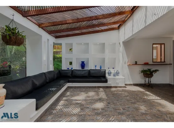 Agradable Casa De 3 Niveles En Sector De Los Balso...(mls#249285)