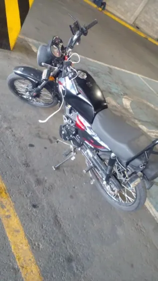 Ft 150 Modelo 2025 Colór Negra Con Rojo