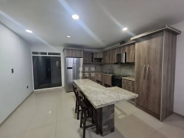 Amplio Townhouse En Venta En La Urb. Los Cortijos De Oriente