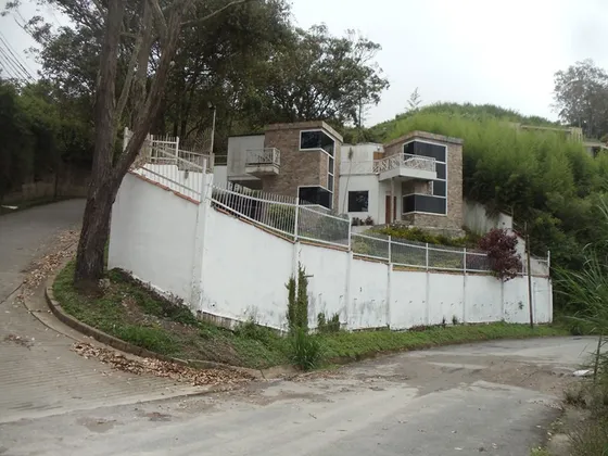 Venta De Moderna Y Bella Casa En San Antonio De Los Altos (la Morita)
