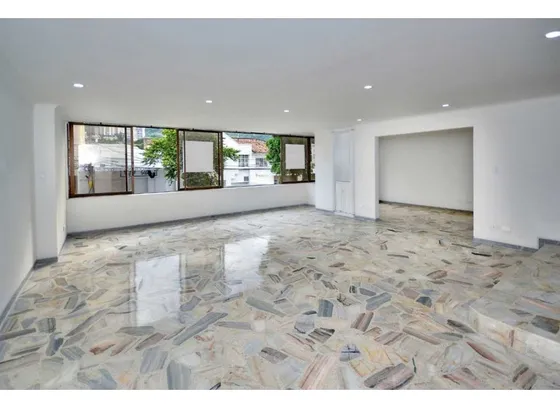 Venta De Hermoso Apartamento En Versalles