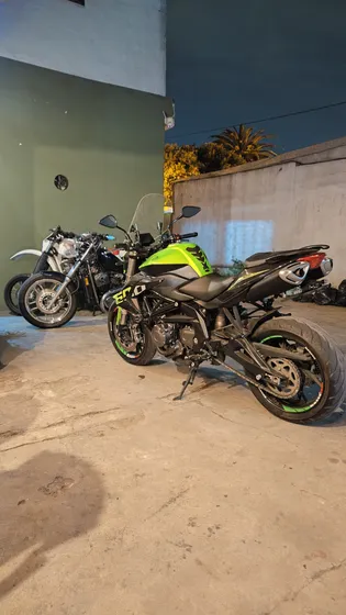 Vendo Tnt 600i Modelo 2022, 23.xxx Kilómetros.titular Al Día