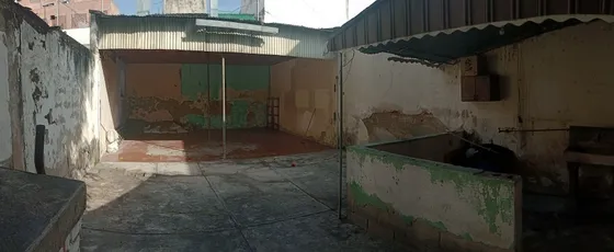 Local Para Mercancía En El Paraíso La Fuente Al Aire Libre 