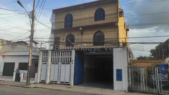 Edificio Comercial Deposito Oficina Apartamento Alquiler Estef 24-2083