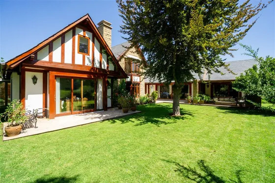 Casa En Venta De 7 Dorm. En Lo Barnechea