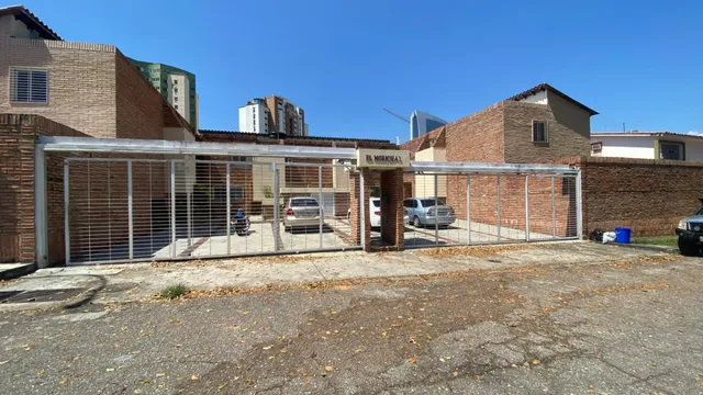 Se Vende Townhouse El Bosque Calle Cerrada Con Vigilancia