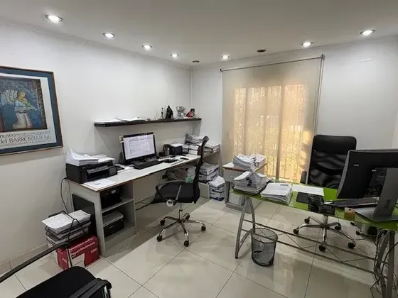 Casa En Venta De 5 Dorm. En Las Condes