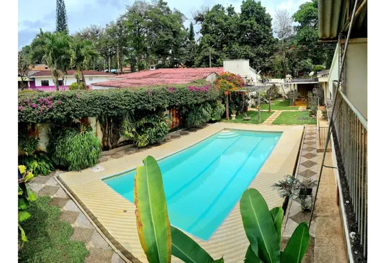 Casa Grande Con Piscina Para Hostal En Parque Pavas-la Cumbre