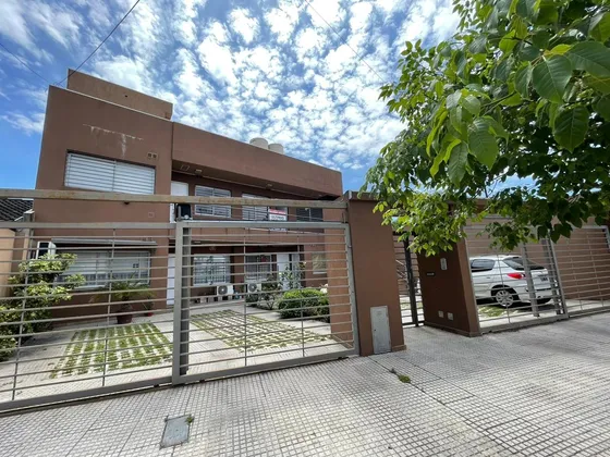 Castelar Norte Dúplex 3 Ambientes Con Terraza 