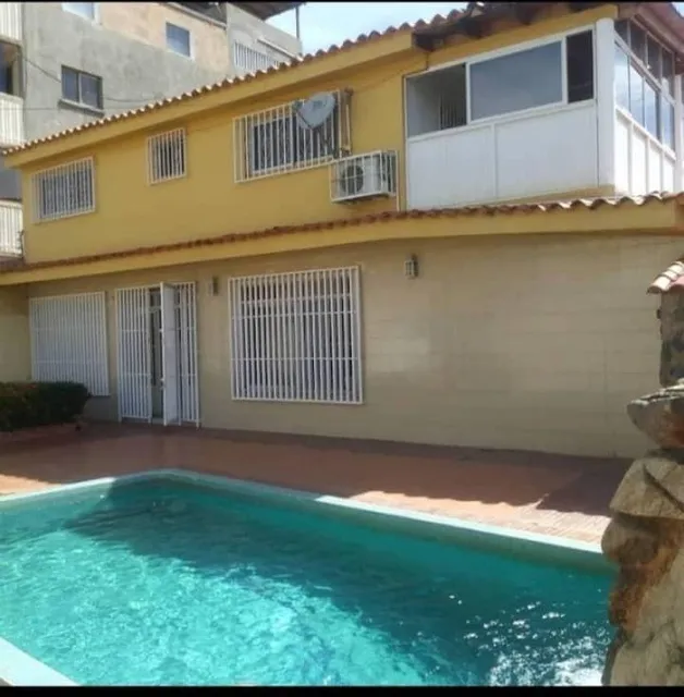 Casa Ubicada En Calle Amador Hernandez Con Charaima, Porlamar