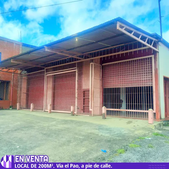 En Venta Local Comercial De 200m2 De Construccion Y 400m2 De Terreno, Ubicado A Pie De Calle En El Sector Los Clavellinos. Via El Pao.