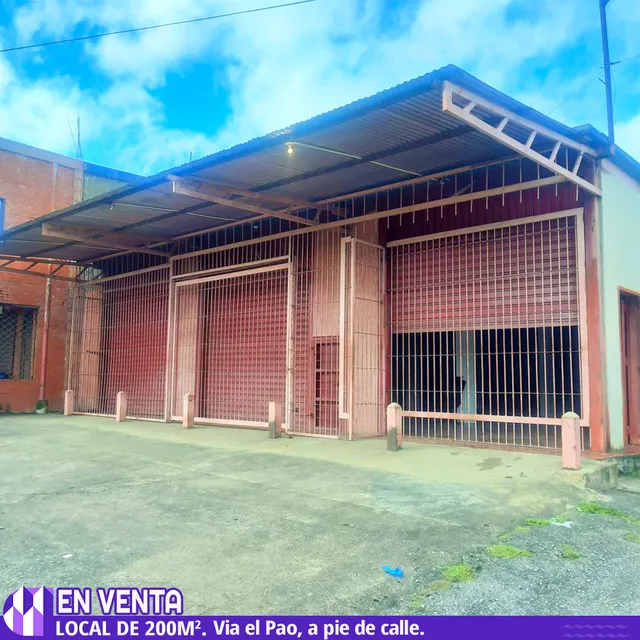 En Venta Local Comercial De 200m2 De Construccion Y 400m2 De Terreno, Ubicado A Pie De Calle En El Sector Los Clavellinos. Via El Pao.