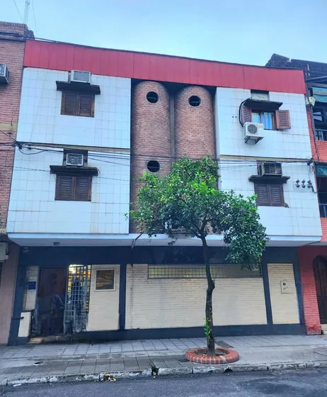 C/ Alberdi 50- Centro Medico En Funcionamiento Con 15 Consultorio. Se Vende Propiedad + Fondo De Comercio