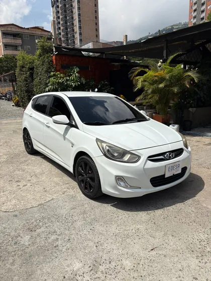 Hyundai Accent 1.6l 5 P