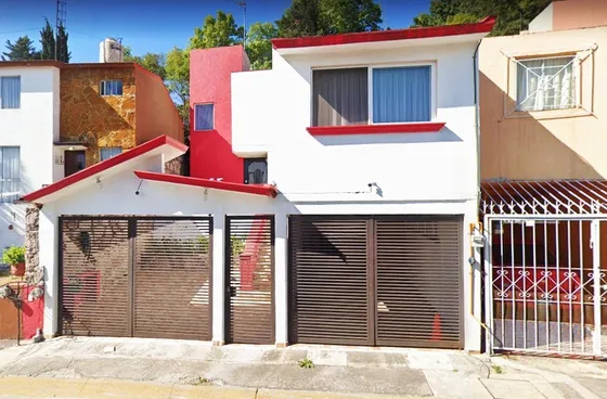 Casa Con Excelente Ubicación Y Mantenimiento Arf