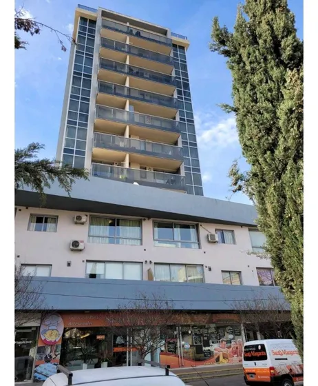 Departamento Categoría Piso 8 Con Vista, Cochera Y Céntrico Carlos Paz