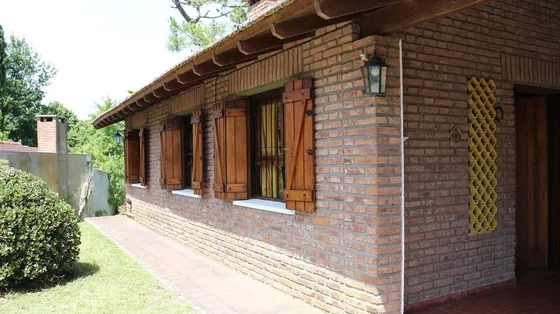 Casa En Venta - 1 Dormitorio 1 Baño - 90mts2 - Villa Gesell