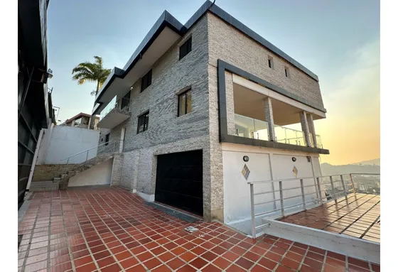 En Venta Y Alquiler Casa En Colinas De Los Chaguaramos Mgg