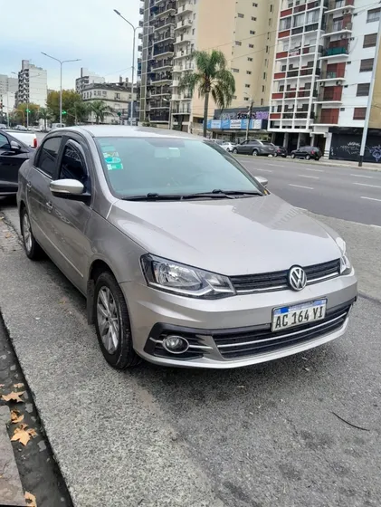 Volkswagen Voyage 1.6 Highline 101cv