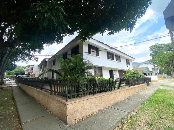 Venta Casa Esquinera La Flora (m)